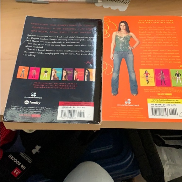 Pretty little liars book - Picture 2 of 4